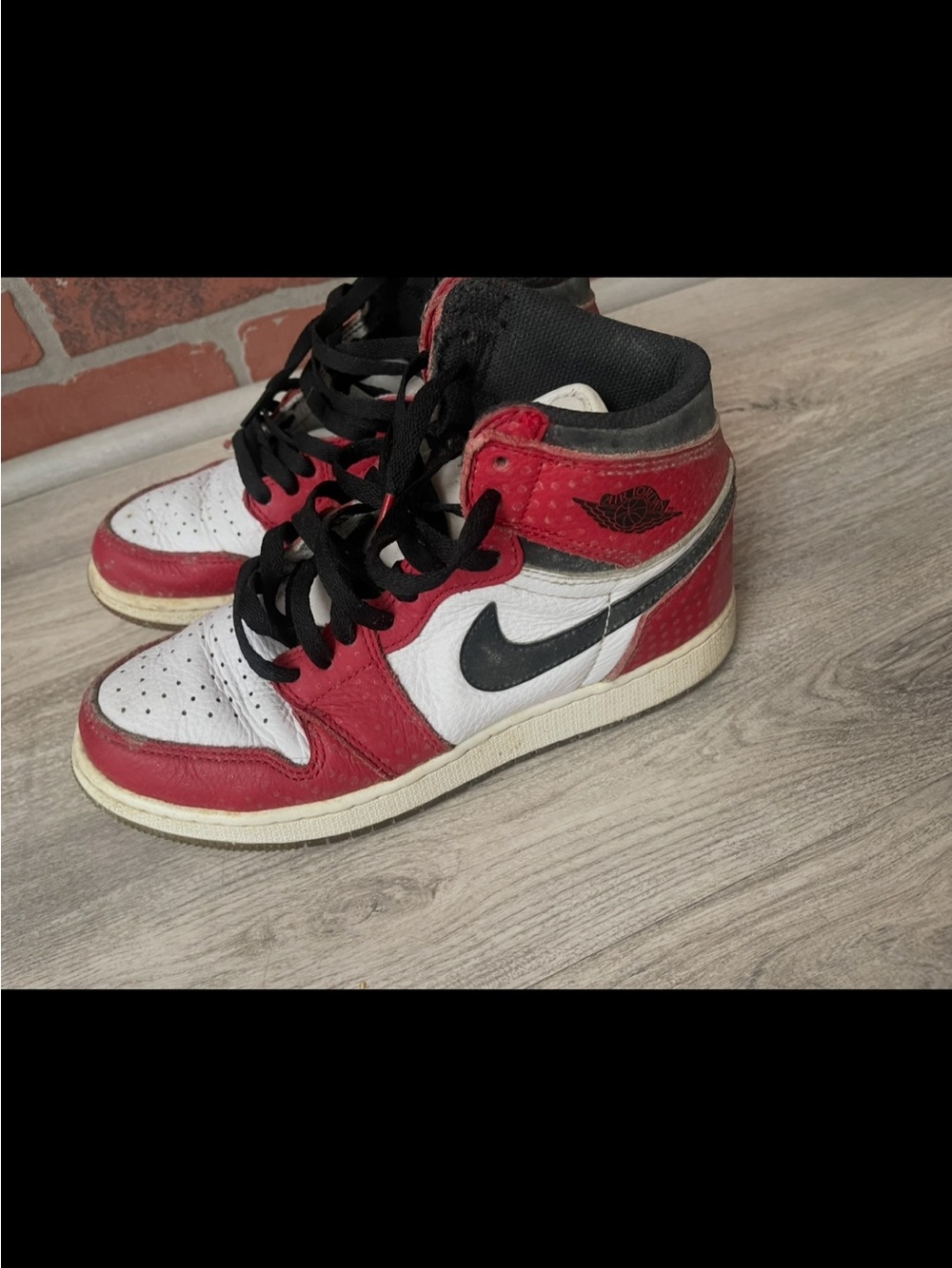 Nike Air Jordan 1 Retro Red White Black High Top Sneakers size 7Y